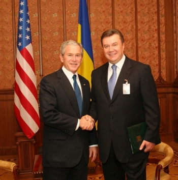 Янукович обляпал Буша
