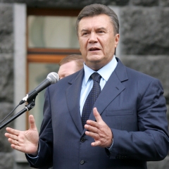 Злоупотребление неприкосновенностью: Янукович прячется от допросов