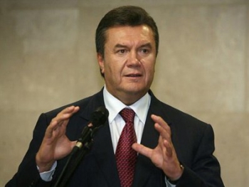 Янукович. Фотка со страшной подругой