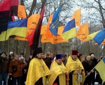 У День Соборності в Дніпропетровську на могилі бійців УНР встановили меморіальний камінь