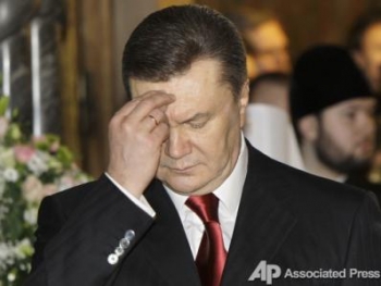 Януковича держат за глотку