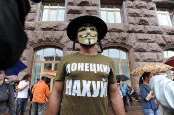 Активіста Руху Гая Фокса судять за футболку «Донецких накуй»