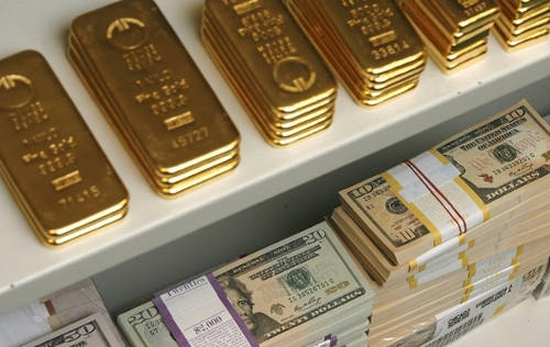 Золотовалютные резервы России сокращаются быстро, а Украины еще быстрей