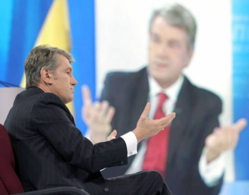 Ющенко принялся критиковать нынешнюю власть после тайной встречи с Фирташем