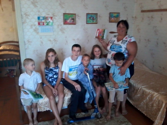Правозащитник Кожушко Николай:Дети станицы Луганской получили помощь из Днепра.
