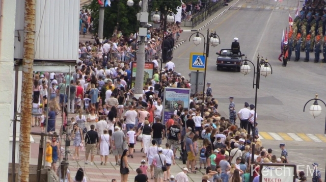 Преднамеренное заражение вирусом во время парада в Крыму