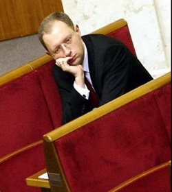 Два тижні пройшло,а власного уряду так і немає.