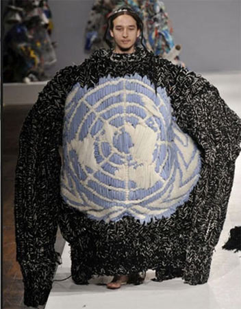  Перед виступом на Генасамблеї ООН Янукович подарував генсеку светр,зв'язаний Люсєй
