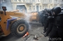 В Киеве митингующих давят бульдозером